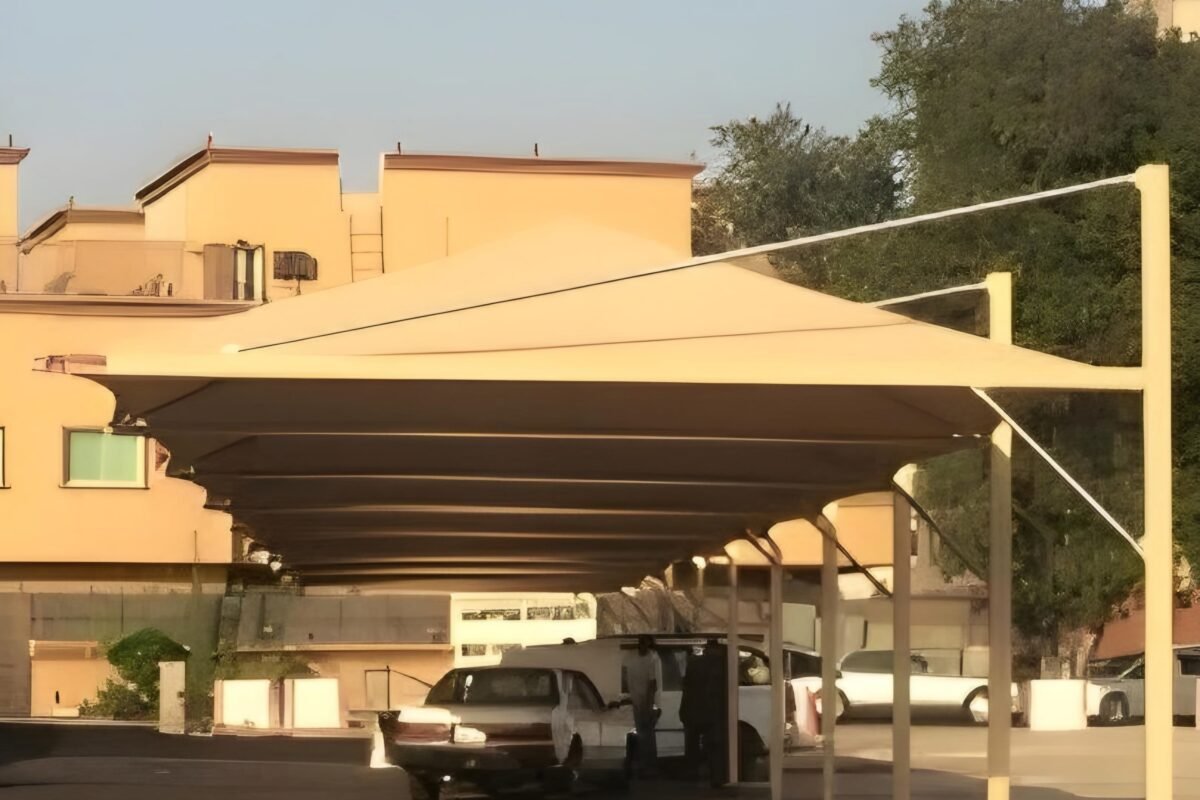 مظلة موقف سيارة منزلية