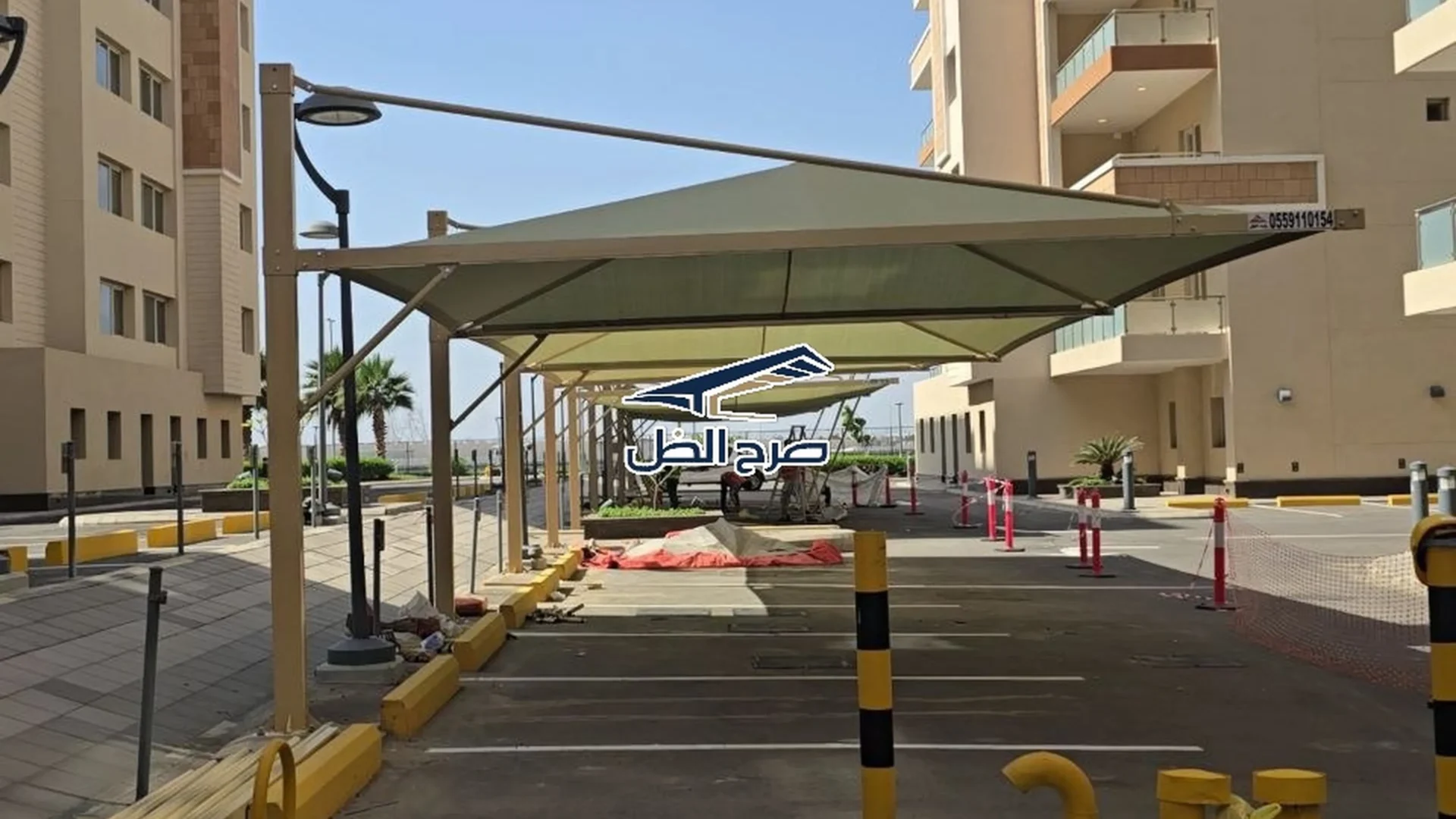 مظلات مواقف سيارات بتغطية خارجية