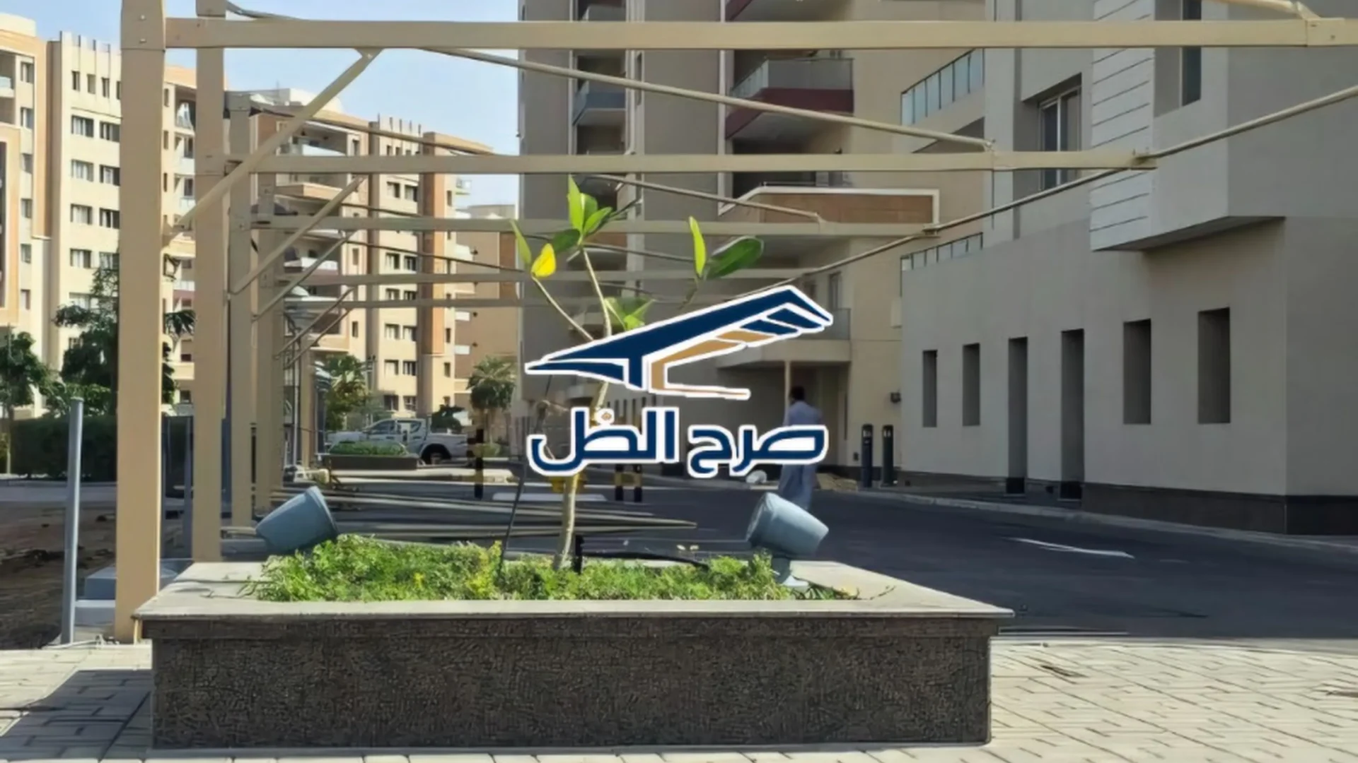 مظلات مواقف سيارات بتغطية خارجية