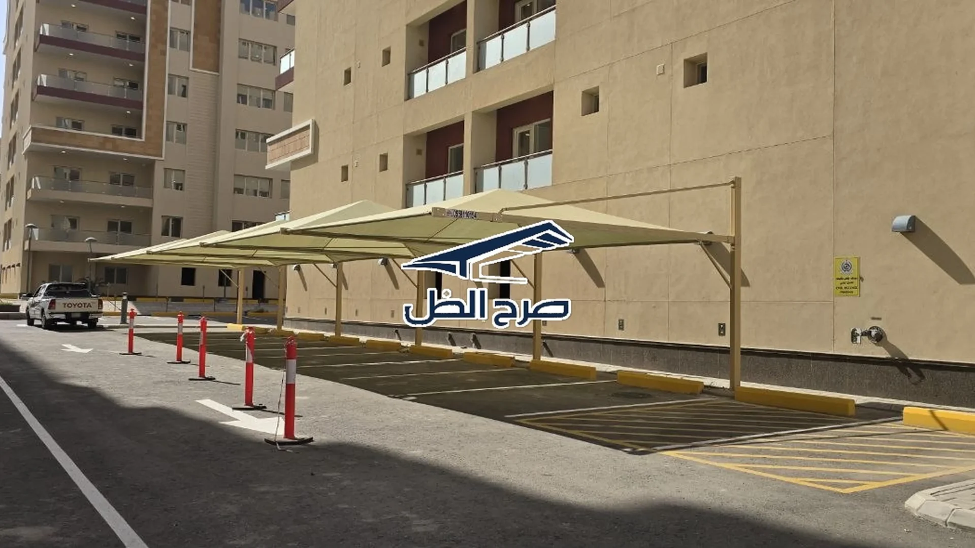 مظلات مواقف سيارات بتغطية خارجية