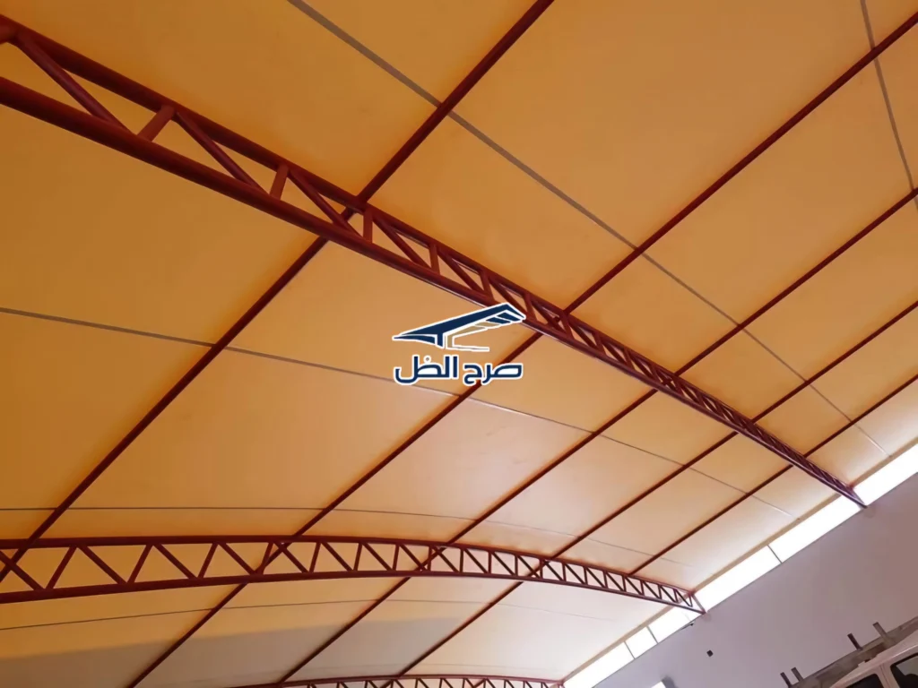 صورة توضيحية لحل مظلات أو سواتر في مساحة خارجية رقم 10