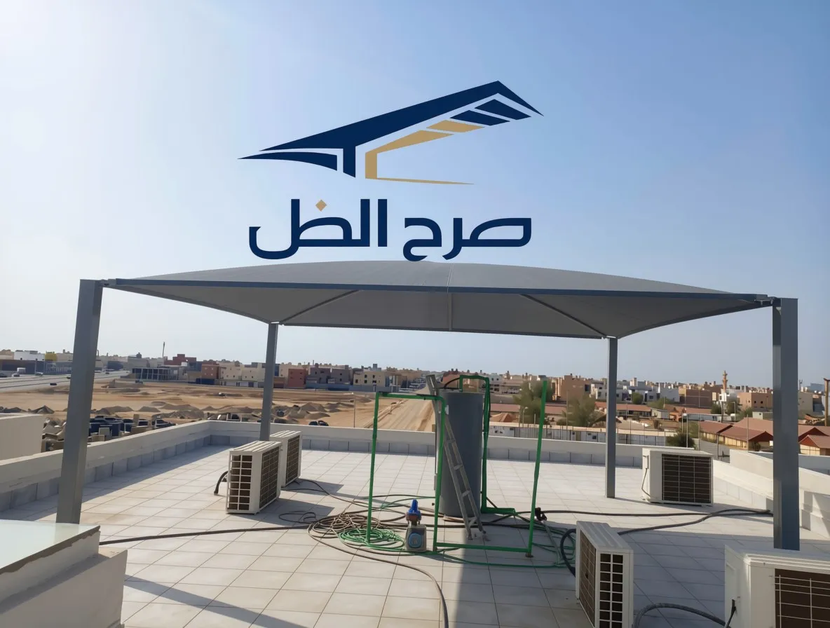 مظلة سيارات في موقف خارجي