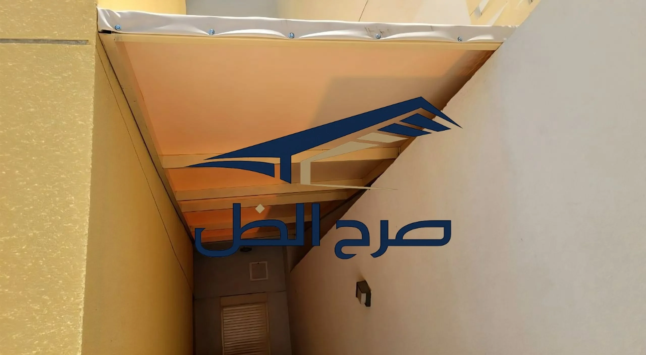 مظلة مدخل خارجية للمبنى